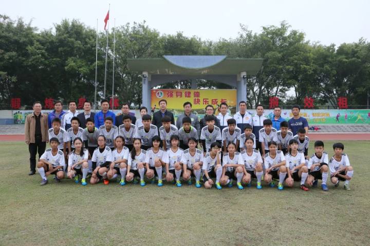 北滘君兰中学球队聪合照