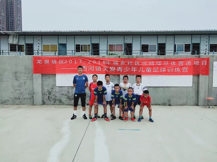 海浪足球俱乐部u9成员:刘世玮,张睿 西平小学:刘锫珧,李俊翼 跃进小学