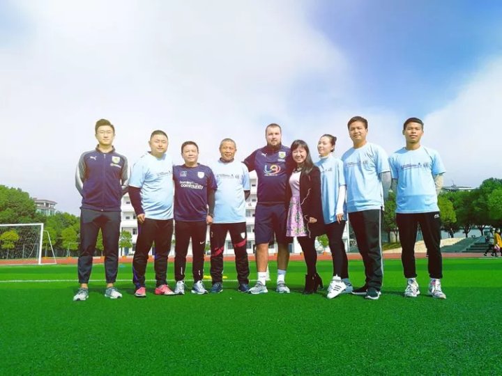 【新闻】英超伯恩利足球俱乐部青训教练团队赴吉安指导校园足球工作